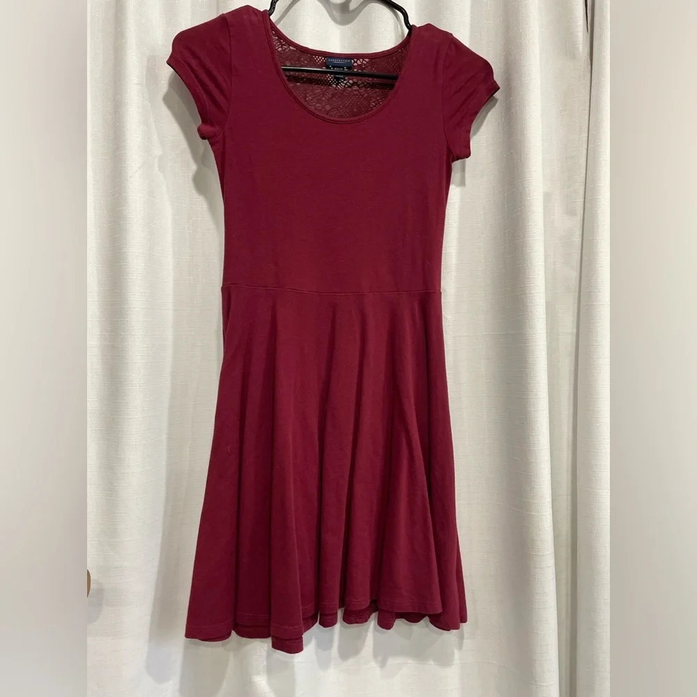 Aeropostale Women’s XS T-shirt Dress Crochet Mesh Back Maroon Burnout GUC